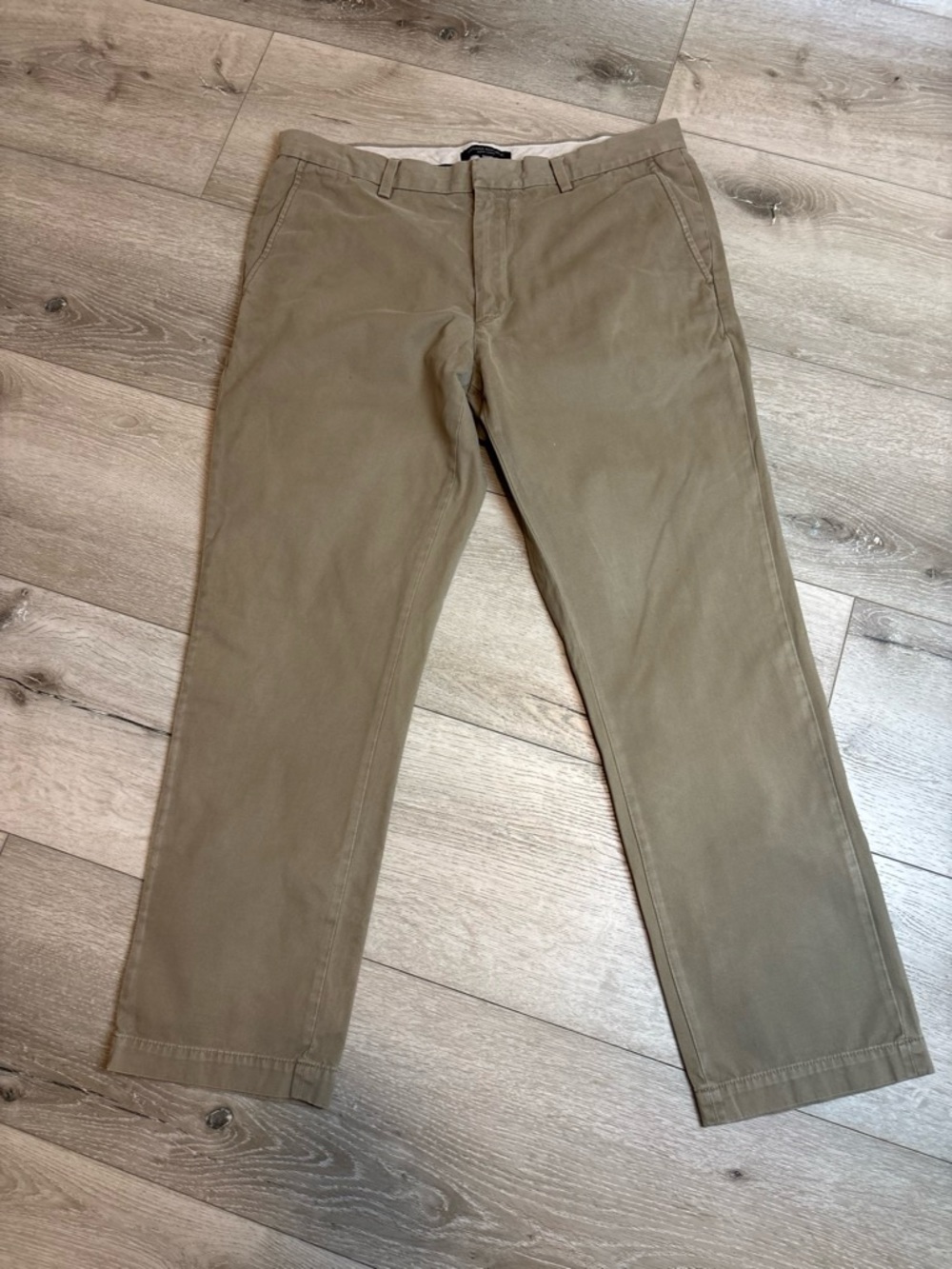 Men's Classic Straight Chino Pants in Khaki - Versatile Everyday Wear